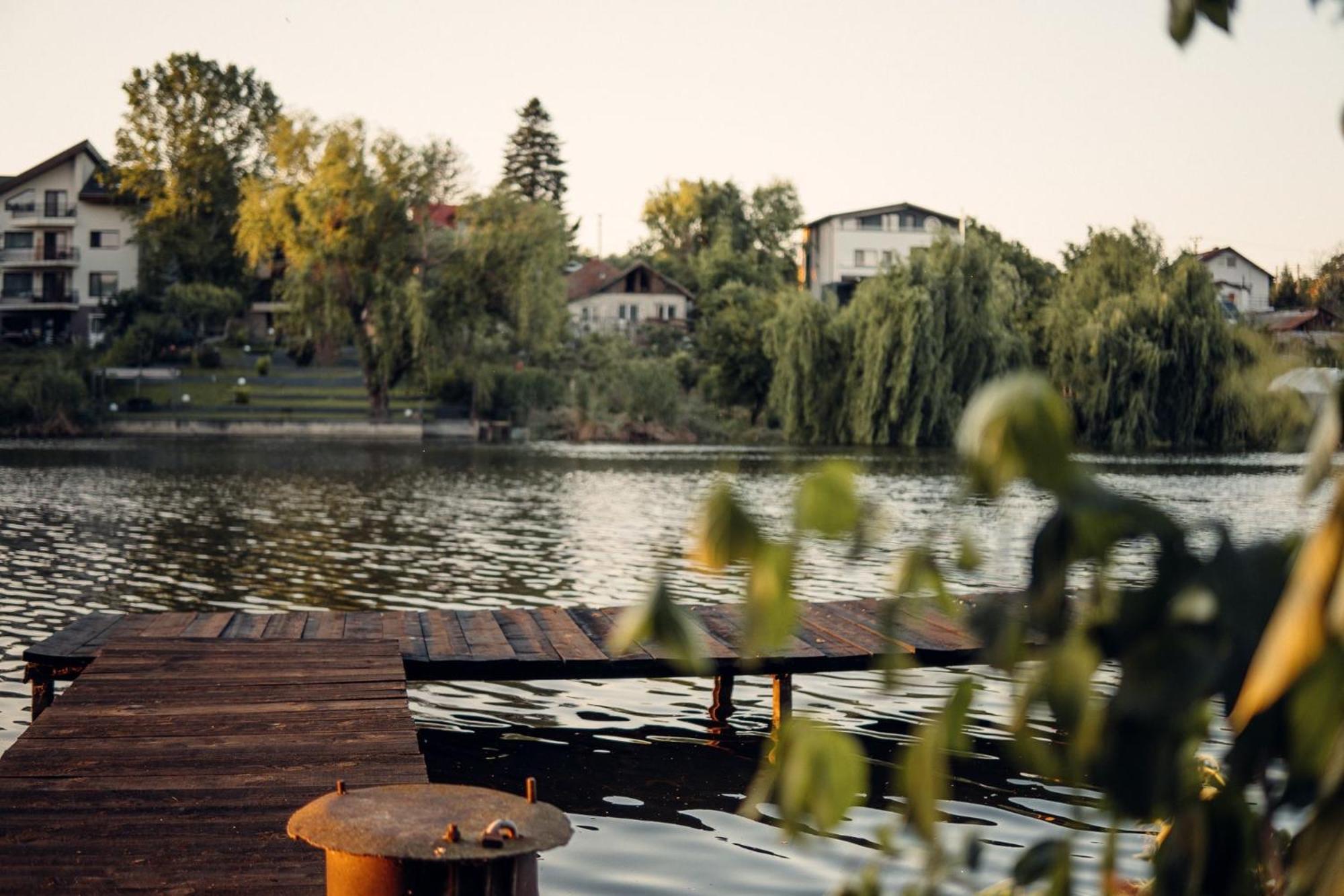 Madison Lake Villa Balotesti Extérieur photo