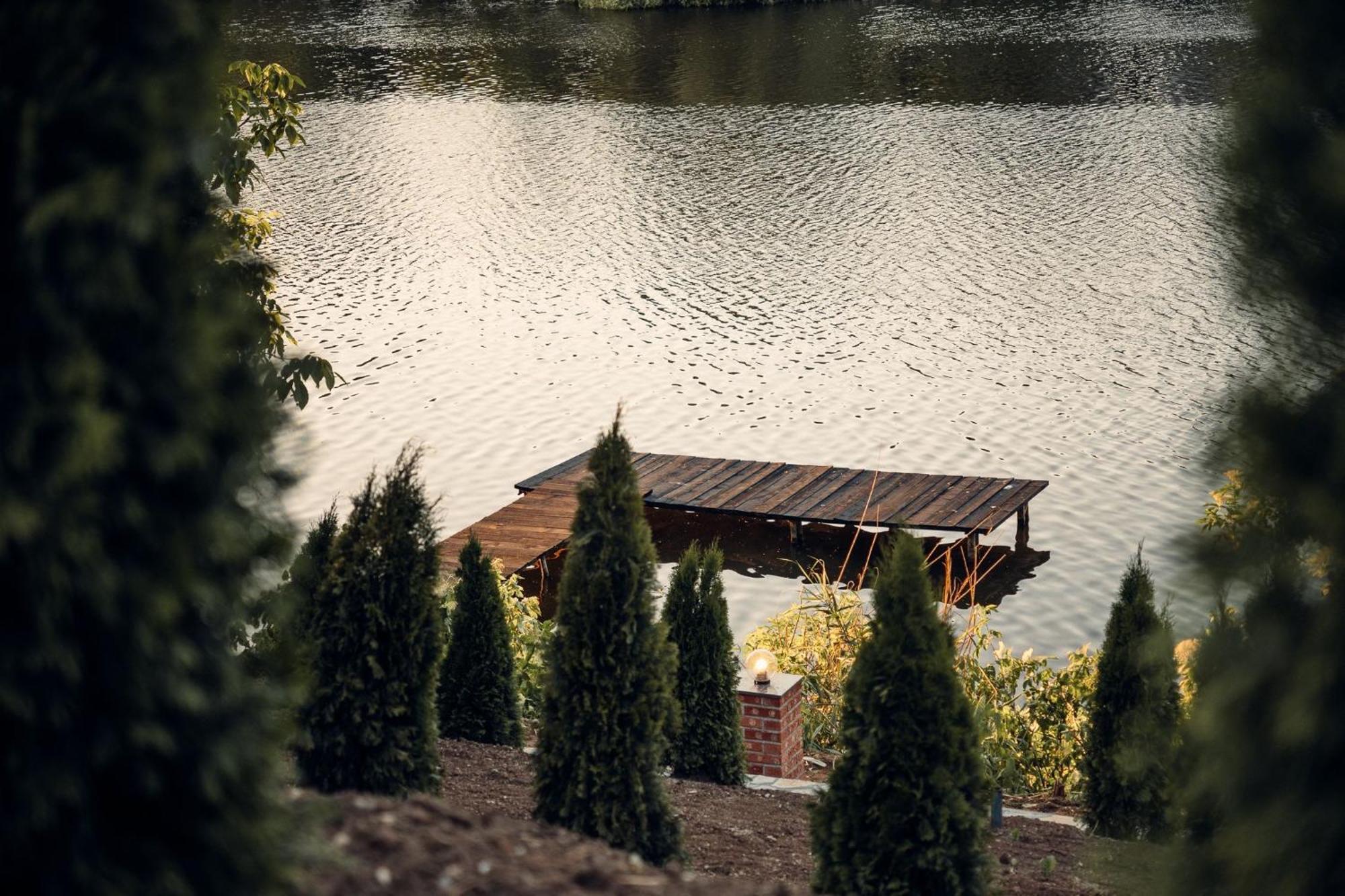 Madison Lake Villa Balotesti Extérieur photo