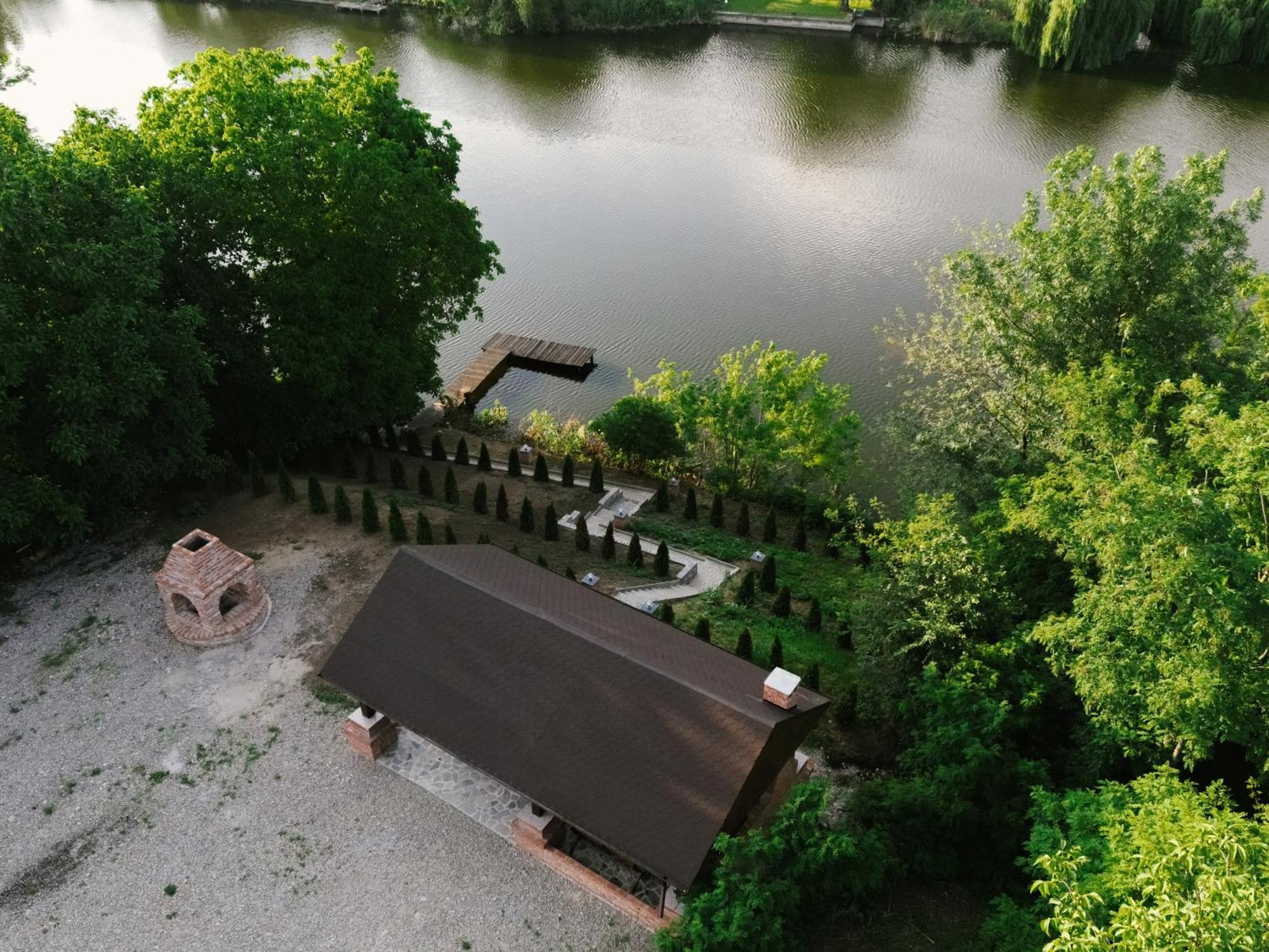 Madison Lake Villa Balotesti Extérieur photo