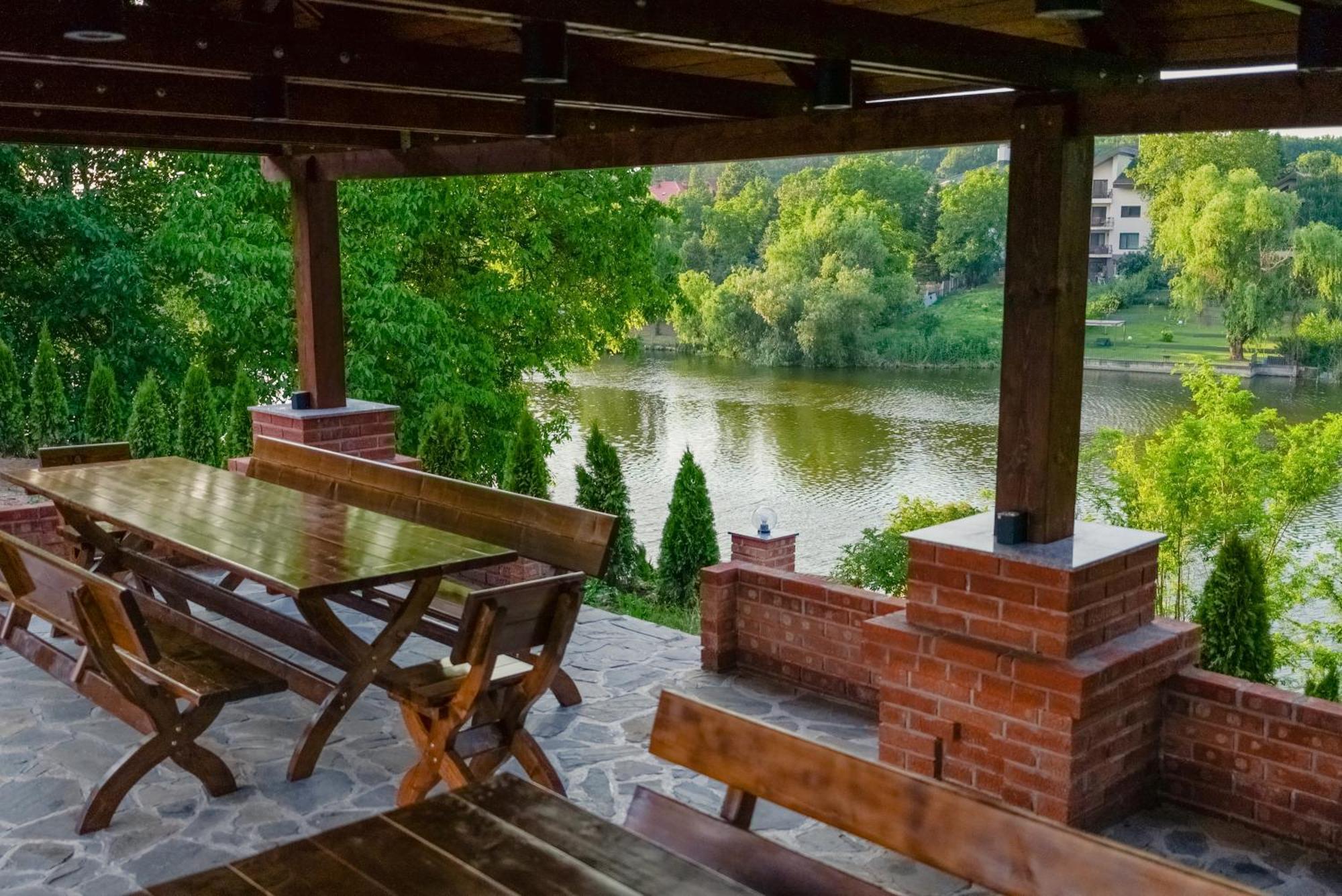 Madison Lake Villa Balotesti Extérieur photo